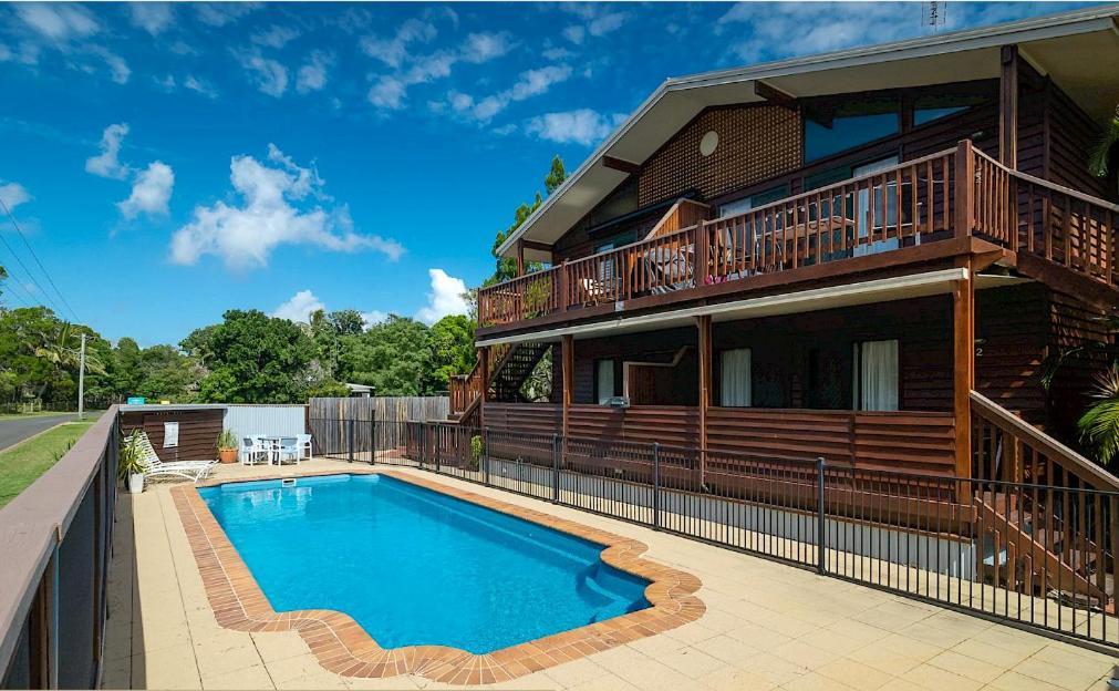 The Villas - Hervey Bay - 2 Separate Villas Urangan Exterior photo